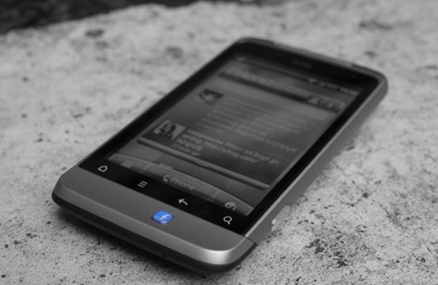 Ảnh thực tế di động Facebook HTC Salsa