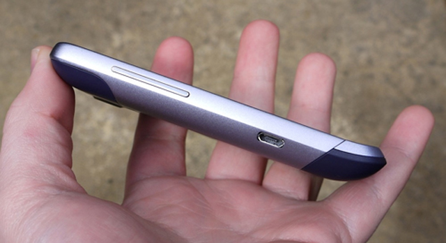 Ảnh thực tế di động Facebook HTC Salsa