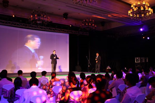 HTC Sensation chính hãng 15,2 triệu