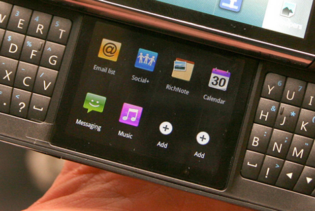 Điện thoại LG hai màn hình đặc biệt