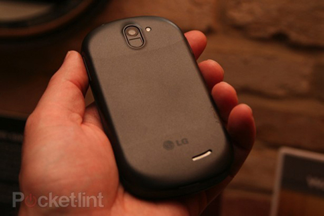 Điện thoại LG hai màn hình đặc biệt