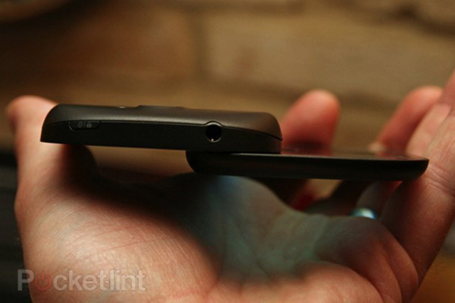 Điện thoại LG hai màn hình đặc biệt