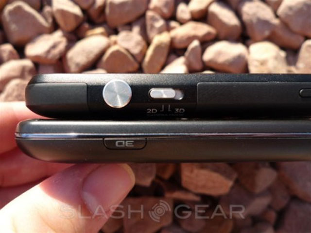 2 smartphone 3D không cần kính so dáng