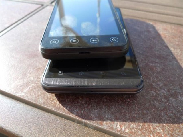 2 smartphone 3D không cần kính so dáng