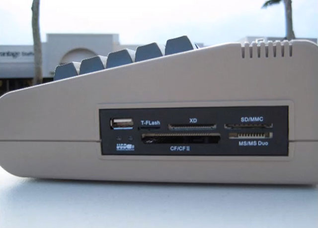 Máy tính 'hoài cổ' Commodore C64