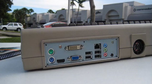 Máy tính 'hoài cổ' Commodore C64