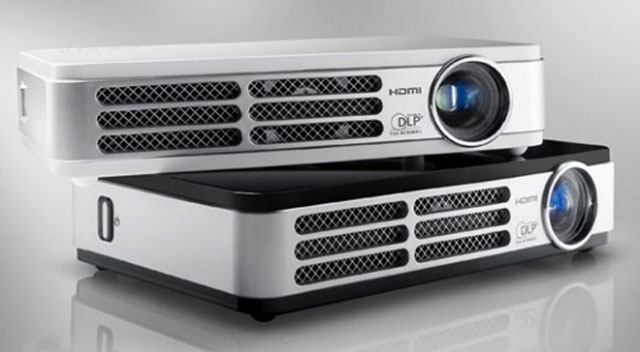 Máy chiếu bỏ túi đầu tiên hỗ trợ 3D