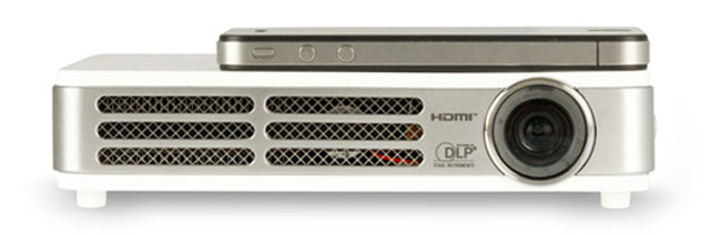 Máy chiếu bỏ túi đầu tiên hỗ trợ 3D