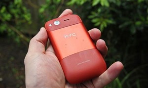 HTC Desire S phiên bản màu đỏ xuất hiện