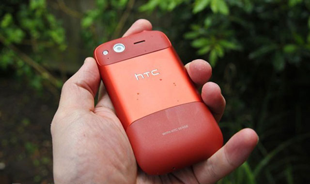 HTC Desire S phiên bản màu đỏ xuất hiện