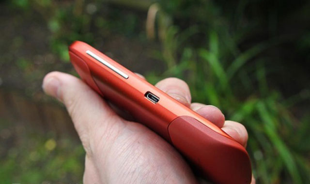 HTC Desire S phiên bản màu đỏ xuất hiện