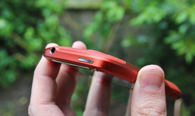 HTC Desire S phiên bản màu đỏ xuất hiện