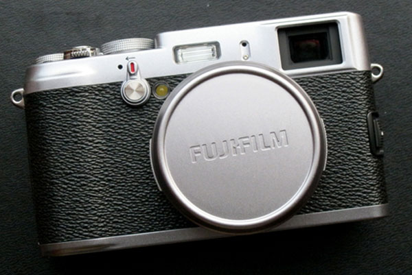 Fujifilm X100 hàng xách tay giá 32 triệu
