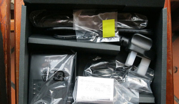 Fujifilm X100 hàng xách tay giá 32 triệu