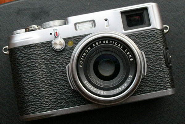 Fujifilm X100 hàng xách tay giá 32 triệu