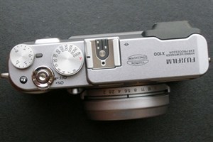 Fujifilm X100 hàng xách tay giá 32 triệu