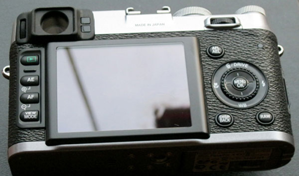 Fujifilm X100 hàng xách tay giá 32 triệu