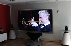 Bang & Olufsen tung video khoe TV 3D 'xa xỉ'