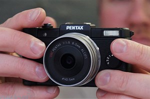 Pentax Q, thất bại nằm chắc trong tay?