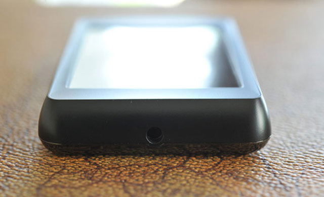 'Đập hộp' máy nghe nhạc Cowon C2