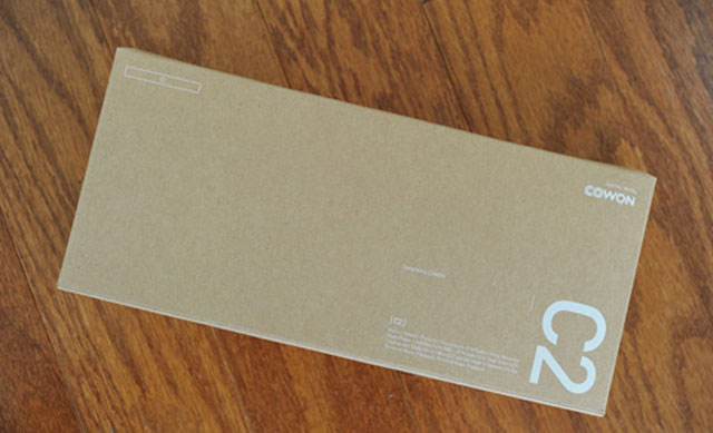 'Đập hộp' máy nghe nhạc Cowon C2