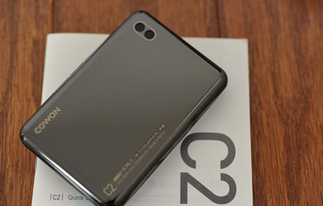 'Đập hộp' máy nghe nhạc Cowon C2