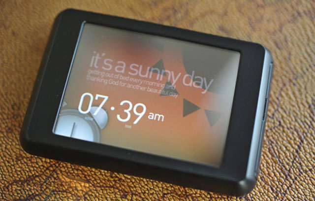 'Đập hộp' máy nghe nhạc Cowon C2