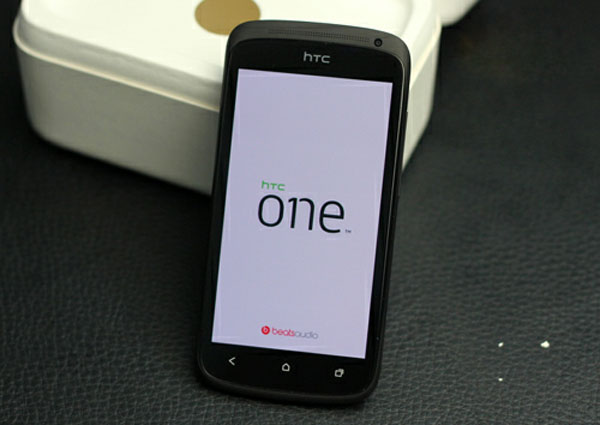 HTC bán One S chính hãng tháng 6