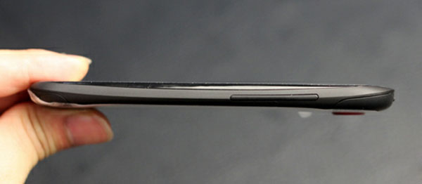 HTC bán One S chính hãng tháng 6