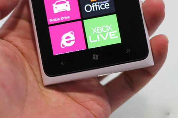 Lumia 900 chính hãng giá 12,5 triệu