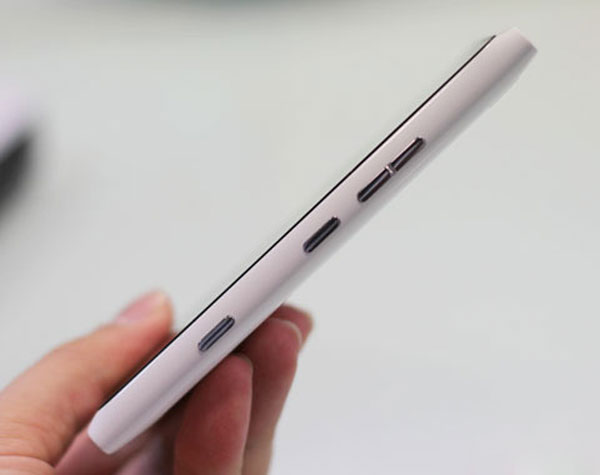 Lumia 900 chính hãng giá 12,5 triệu