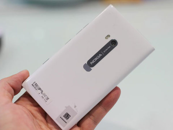 Lumia 900 chính hãng giá 12,5 triệu