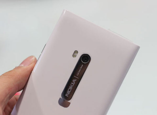 Lumia 900 chính hãng giá 12,5 triệu