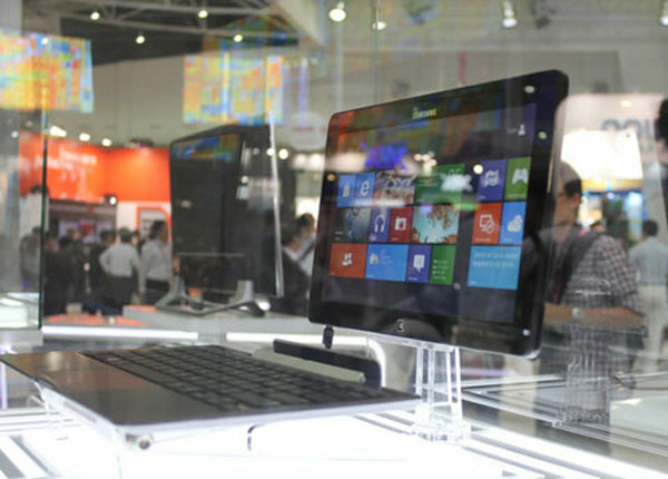 Ultrabook lai tablet bàn phím rời của Samsung