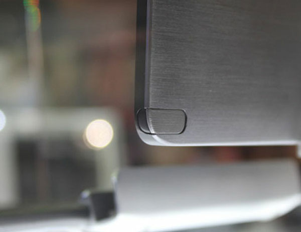 Ultrabook lai tablet bàn phím rời của Samsung