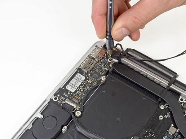 'Mổ bụng' MacBook Pro 2012