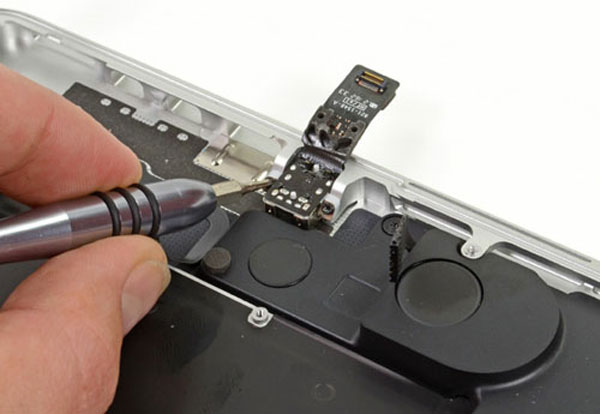'Mổ bụng' MacBook Pro 2012
