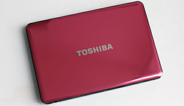 Laptop Toshiba Ivy Bridge giá 13,3 triệu