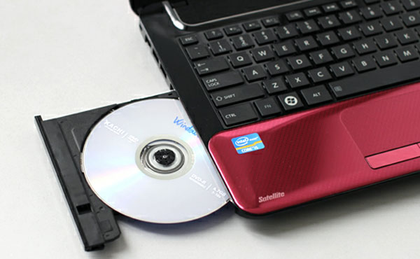 Laptop Toshiba Ivy Bridge giá 13,3 triệu