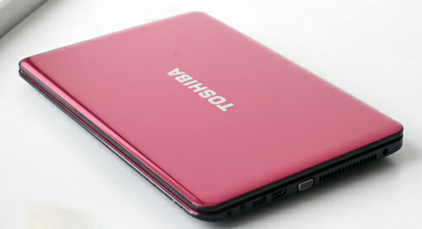 Laptop Toshiba Ivy Bridge giá 13,3 triệu