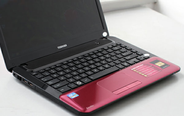 Laptop Toshiba Ivy Bridge giá 13,3 triệu