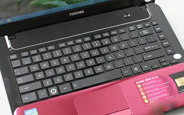 Laptop Toshiba Ivy Bridge giá 13,3 triệu