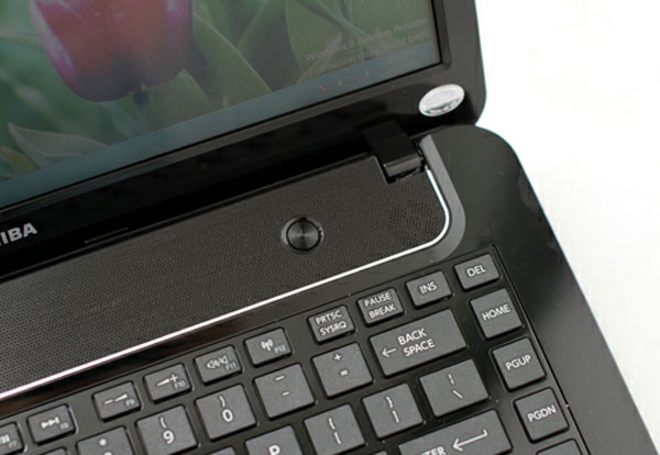 Laptop Toshiba Ivy Bridge giá 13,3 triệu