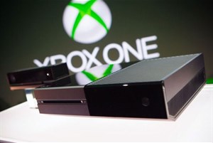 Lộ diện giá bán của Xbox One và PS4