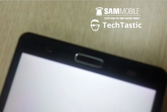 Galaxy Note III lộ diện với thiết kế vuông vắn như S II