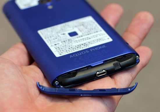 Có khả năng chống nước Smartphone Full HD chống nước kiểu mới của Sharp