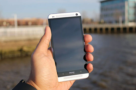 HTC One Mini lên kệ vào tháng 8/2013