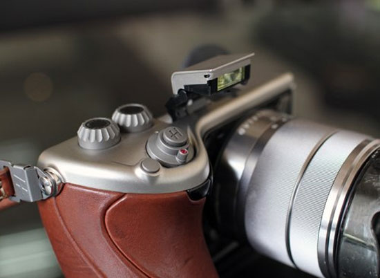 ... và trên phím chụp. Máy ảnh "mặt trăng" của Hasselblad giá 156 triệu đồng