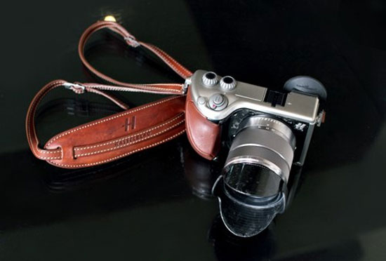 Lunar có da bằng dây đặc biệt đi kèm. Máy ảnh "mặt trăng" của Hasselblad giá 156 triệu đồng