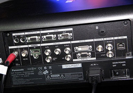 Máy chiếu sáng nhất thế giới 12.000 Lumen